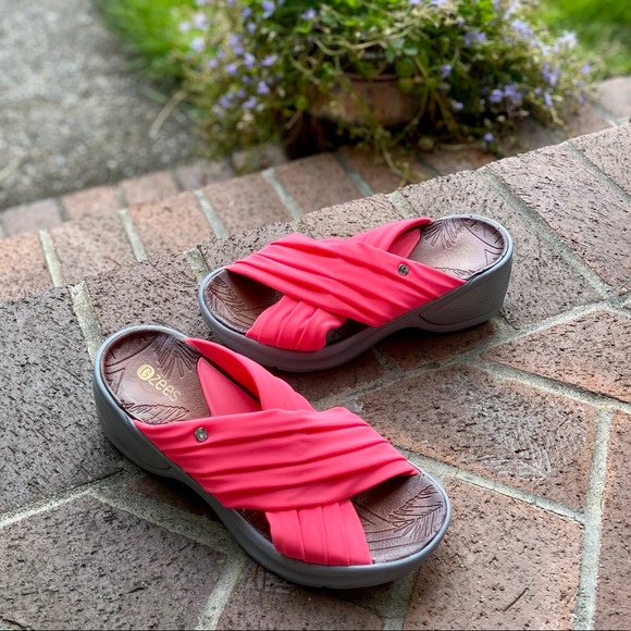 bzees knockout sandals